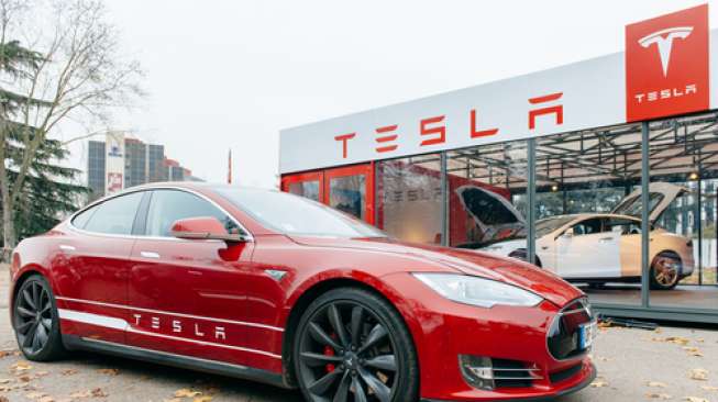 Best 5 Oto: Mobil Listrik Terbaru Tesla Batal Tampil, Uji Kendaraan Tenaga Angin