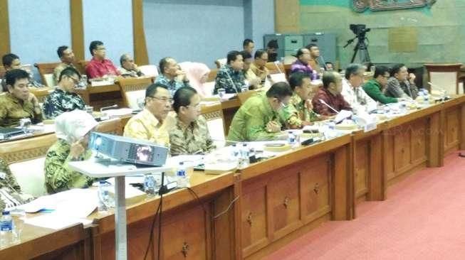 Komisi X Raker dengan Menpora Imam Nahrawi