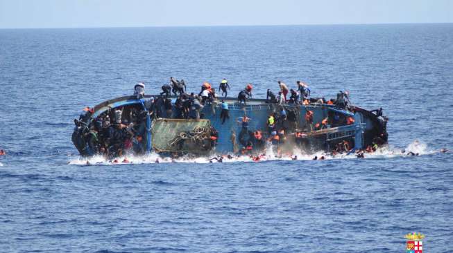 Italia Selamatkan 1.400 Migran di Laut Tengah