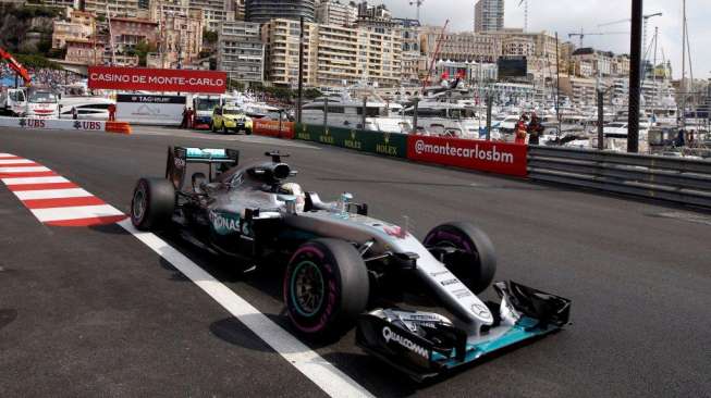 Hamilton dan Rosberg Tabrakan, Mercedes Cuma Minta Poin