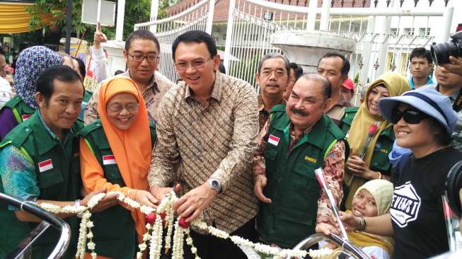 Ahok  Resmikan Portal S Ramah Disabilitas