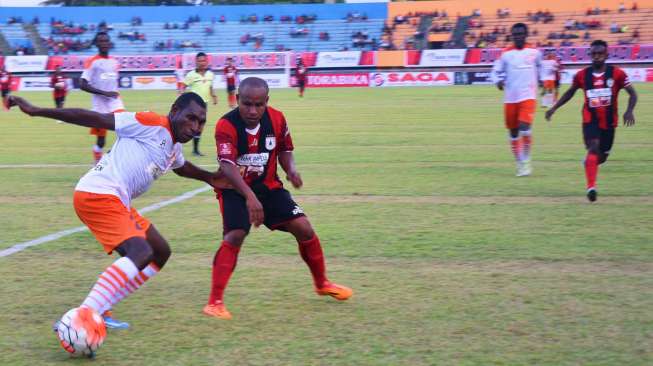 Ditumbangkan Persipura, Pelatih Perseru Keluhkan Wasit