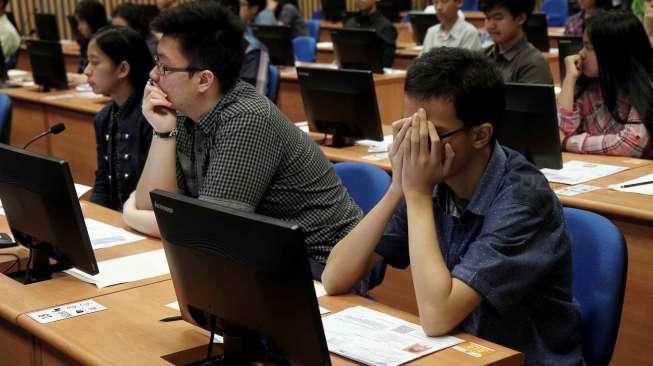 Pelaksanaan Seleksi Bersama Masuk Perguruan Tinggi Negeri (SBMPTN) di kampus Universitas Indonesia (UI) Salemba, Jakarta, Selasa (31/5/2016). [Suara.com/Oke Atmaja]