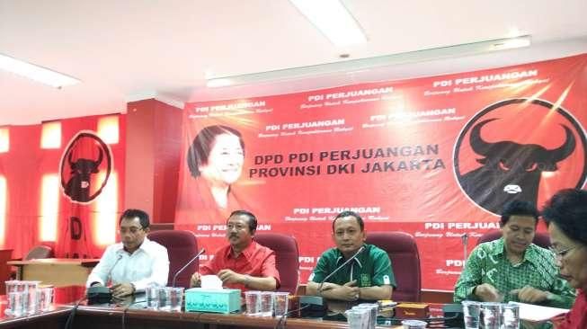 Rombongan PKB yang dipimpin Ketua DPW PKB DKI Jakarta Hasbiallah Ilyas disambut Pelaksana Tugas Ketua DPD PDI Perjuangan Bambang D. H. dan para pengurus. [suara.com/Ummi Hadyah Saleh]