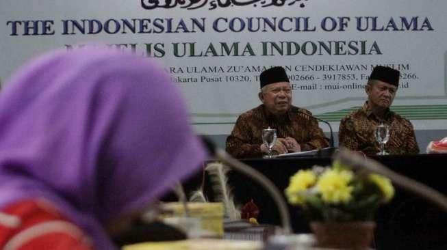 Majelis Ulama Indonesia (MUI) memberikan keterangan pers terkait momen menjelang bulan suci Ramadan, di Gedung MUI, Jakarta, Selasa (31/5/2016). [Suara.com/Oke Atmaja]