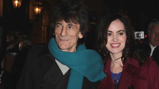 Cara Ronnie Wood Gitaris Rolling Stones Lawan Kanker untuk Kedua Kalinya