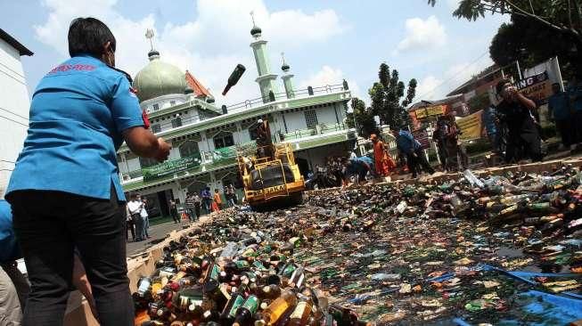 Musnahkan Puluhan Ribu Miras