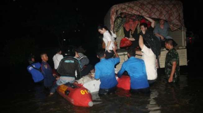 Tanggul Pantai Mutiara Jebol, Air Laut Genangi Apartemen Regata