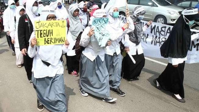 Pawai yang diikuti pelajar dan santri tersebut untuk menyambut bulan suci Ramadan. 