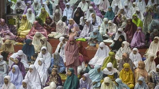 Rajin Tarawih Bersama Wali Kota Makassar Bisa Umroh Gratis