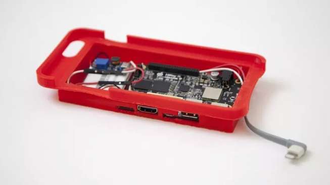 Casing Ini Bisa "Mengubah" iPhone Jadi Ponsel Android