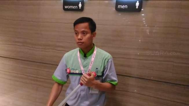 Mulyadi, Cleaning Service Jujur Kembalikan Tas Isi Rp100 Juta