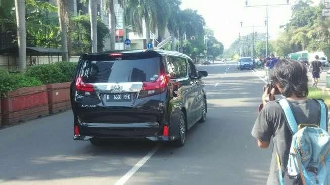 Ngaku Jemput Anggota DPR, Supir Alphard Mau Terobos Car Free Day