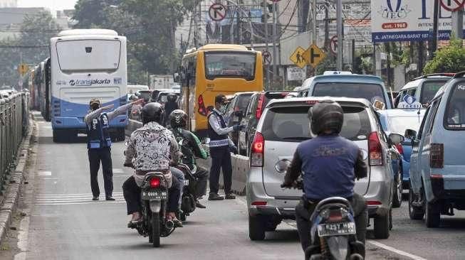 Pengendara Nekat Terobos, Polisi Akan Jaga Busway 24 Jam