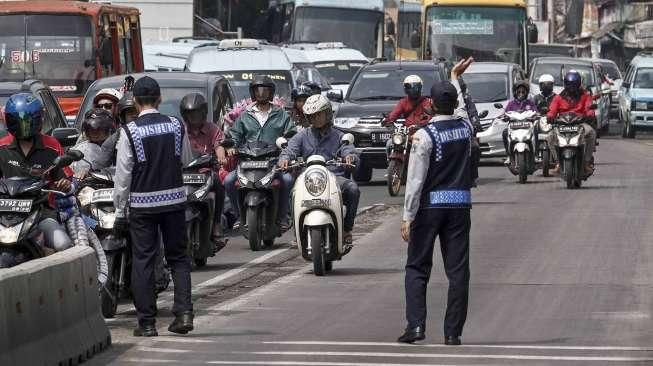 Nyelonong Masuk Busway, Siap-siap Rogoh Kantong Rp500 Ribu