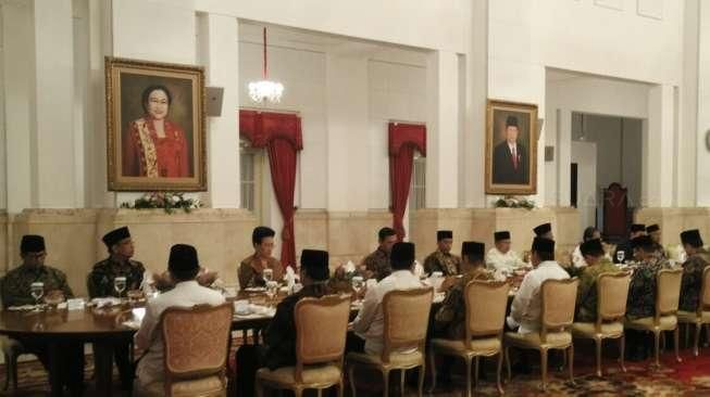 Gelar Buka Bersama, Jokowi Cerita Kondisi Ekonomi Dunia Lagi Lesu