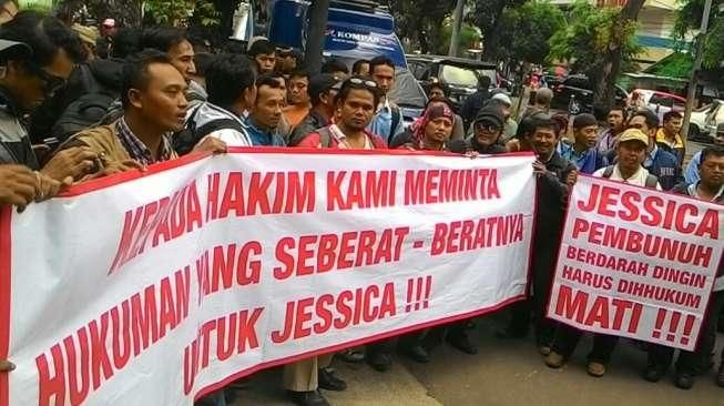 Puluhan Orang Demo Tuntut Jessica Dihukum Mati