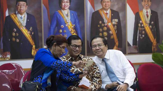 Rapat tersebut membahas soal kebijakan pembangunan kelautan. 