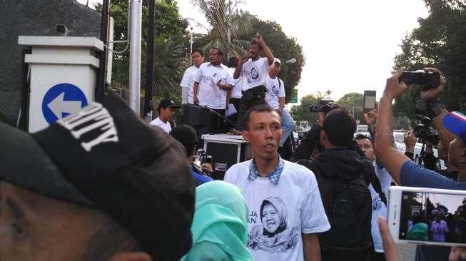 Warga Demo Kantor Megawati Agar Calonkan Risma Jadi Gubernur DKI