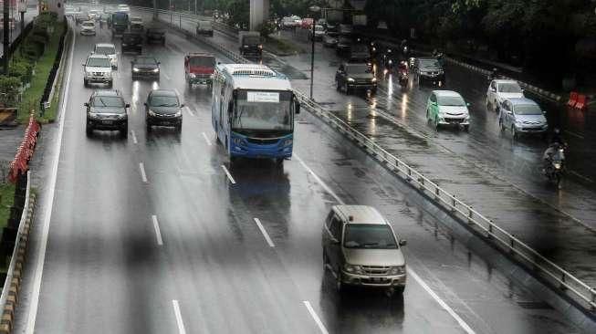 Jalur Khusus Bus dI Jalan Tol