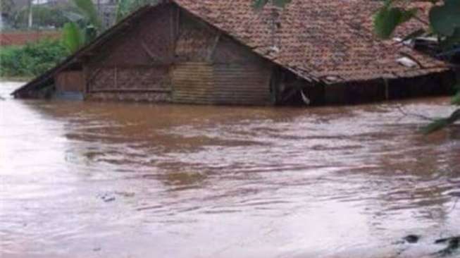 Banjir Bandang Terjang Pandeglang, Empat Tewas Meringkuk di Mobil