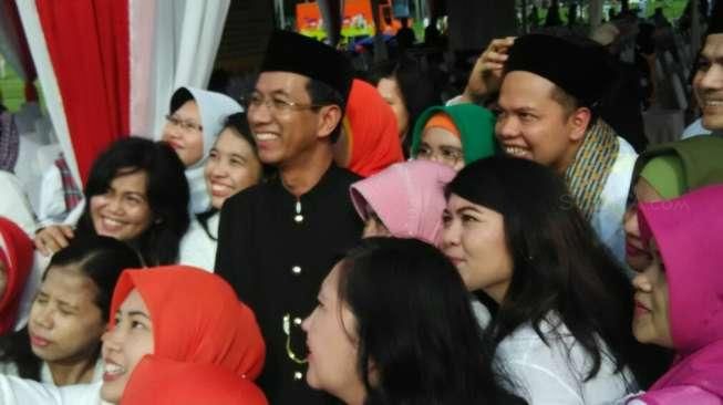 Tak Kalah dengan Ahok, Heru Kaget Diserbu PNS untuk Foto Selfie