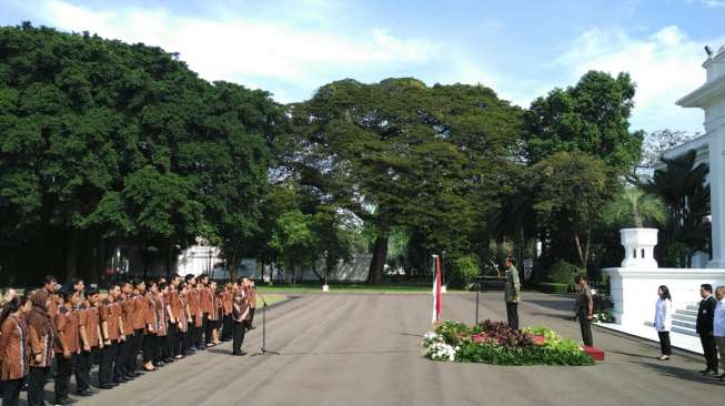 Kontingen Indonesia Kenakan Batik Parang saat Defile