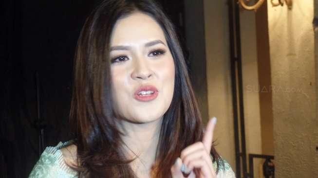 Kepergok Dijemput Hamish Daud di Bali, Begini Mimik Wajah Raisa