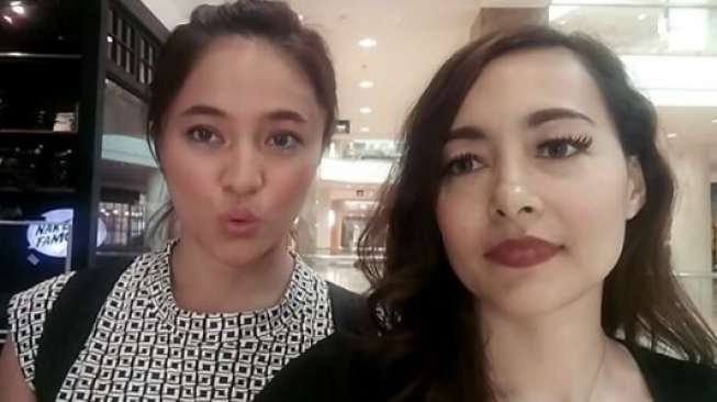 Disangka 'Gila', Ini Klarifikasi Marshanda dan Dewi Rezer