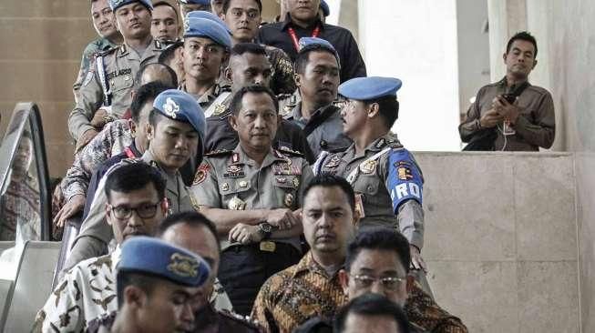 Calon Kapolri Komjen Pol Tito Karnavian usai menjalani tes uji kelayakan dan kepatutan di Komisi III DPR RI, Kompleks Parlemen, Senayan, Jakarta, Kamis (23/6/2016). [Suara.com/Kurniawan Mas'ud]