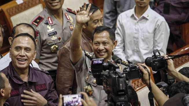 Calon Kapolri Komjen Pol Tito Karnavian usai menjalani tes uji kelayakan dan kepatutan di Komisi III DPR RI, Kompleks Parlemen, Senayan, Jakarta, Kamis (23/6/2016). [Suara.com/Kurniawan Mas'ud]