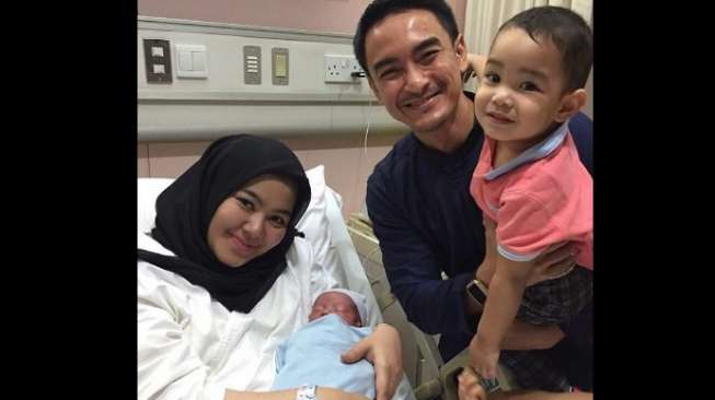 Zumi Zola Nyaris Tak Dampingi Istri Melahirkan Anak Kedua