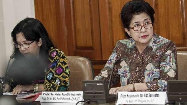 Menkes Nila F. Moeloek dan sejumlah pihak terkait memberikan keterangan soal temuan vaksin palsu, (24/6). [Suara.com/Kurniawan Mas'ud]