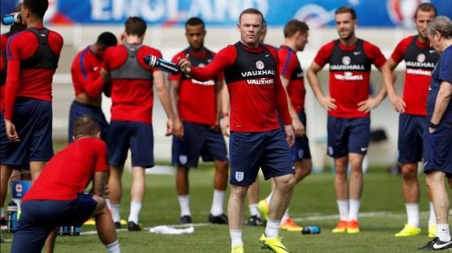 Tertatih-tatih di Fase Grup, Rooney: Kami Tetap Punya Kans Juara