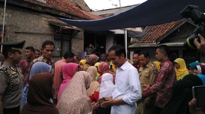 Anak Yatim Salah Sebut Nama Puan, Jokowi Ngakak Saat Bagi Sepeda