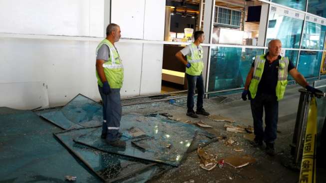 Kerusakan di Ataturk, bandara internasional Turki yang terletak di Kota Istanbul, akibat aksi bom bunuh diri yang dilakukan tiga orang, pada Selasa (28/6).[Reuters]