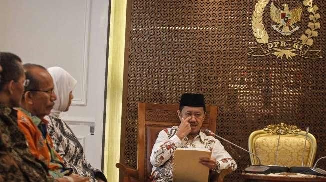 Ketua Komisi Yudisial (KY) RI Aidul Fitriciada bertemu dengan Ketua DPR RI Ade Komarudin di Kompleks Parlemen, Senayan, Jakarta, Kamis (30/6).[Suara.com/Kurniawan Mas'ud]