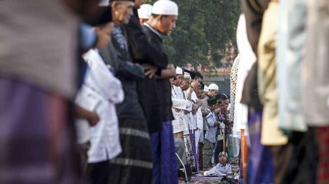 Tata Cara Sholat Idul Fitri Beserta Niat dan Hukumnya