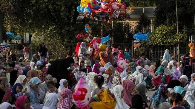 Pemerintah Wanti-wanti Warga Soal Penularan Covid-19 Saat Makan-makan Halal Bihalal