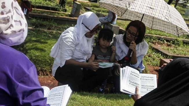 Ziarah Kubur Jelang Puasa Ramadhan, Wajib Gak Sih?