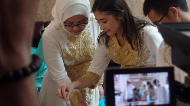 Prilly Latuconsina Rayakan Lebaran Sekaligus Ultah Ibu