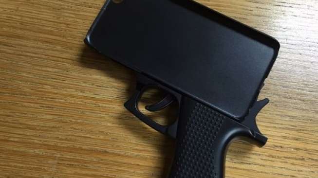 Bawa "Casing" iPhone Bentuk Pistol, Penumpang Pesawat Dibekuk