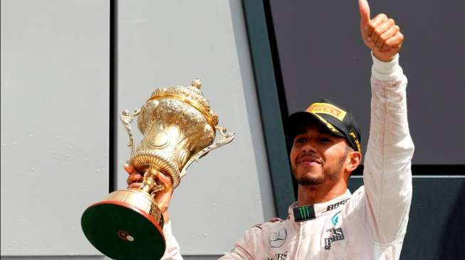 Hamilton Raih "Hattrick" Beruntun di GP Inggris, Rio Gagal Finis