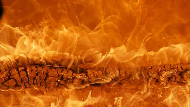 Kebakaran Restoran di Kuta Utara, Satpam Dilarikan ke RS Karena Terkena Semburan Kaca