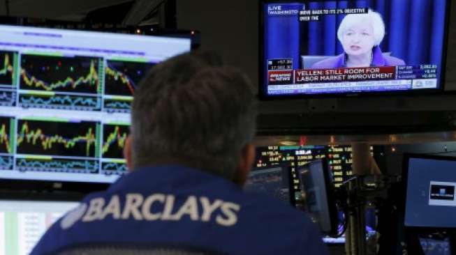 Pasar Saham AS Melemah Terpengaruh Kasus Email Hillary Clinton