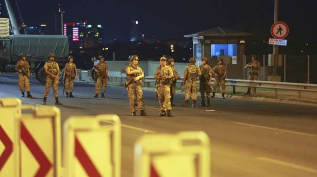 Ledakan, Tembakan Tank Menyalak di Ankara dan Istanbul