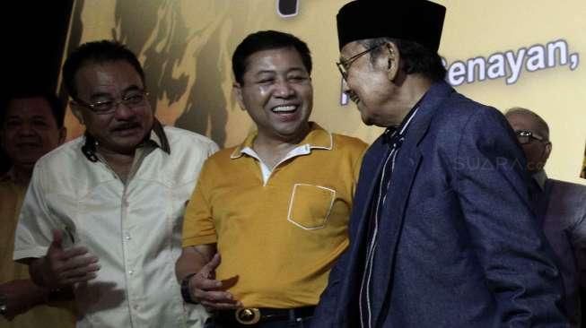 Ketum Golkar Nobar Film Rudy Habibie