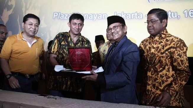 Ketum Golkar Nobar Film Rudy Habibie