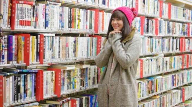 Main "Winter in Tokyo", Pamela Bowie Jadi Kebiasaan Bilang Ini