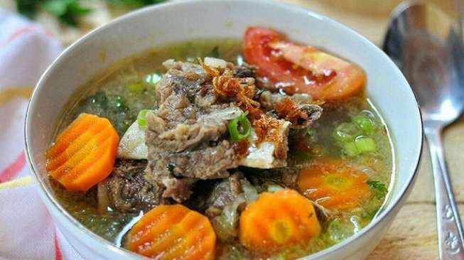 Hujan-hujan, Enaknya Makan Sup Tangkar Sapi